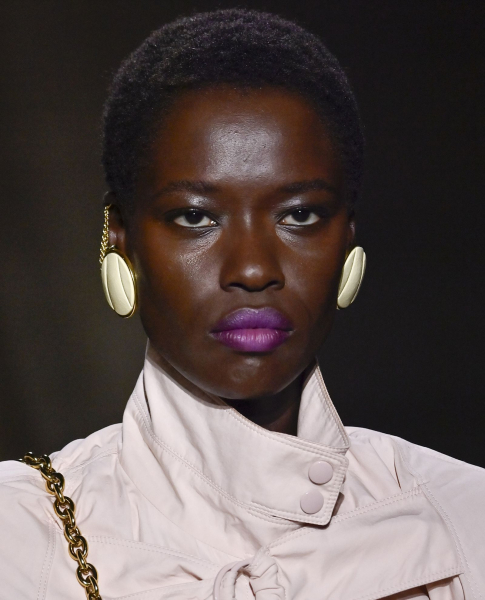 2026 makeup trends 80s makeup fuchsia lipstick